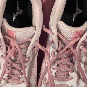 Brand new pink tennis shoes